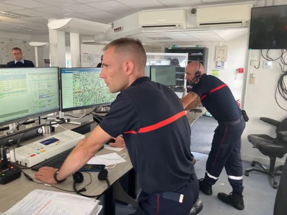 Un centre d'appel du 18